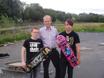 Tim with two of the teenagers from the skate park, Liam Mackinnon (right) and Ben Hyland (left).